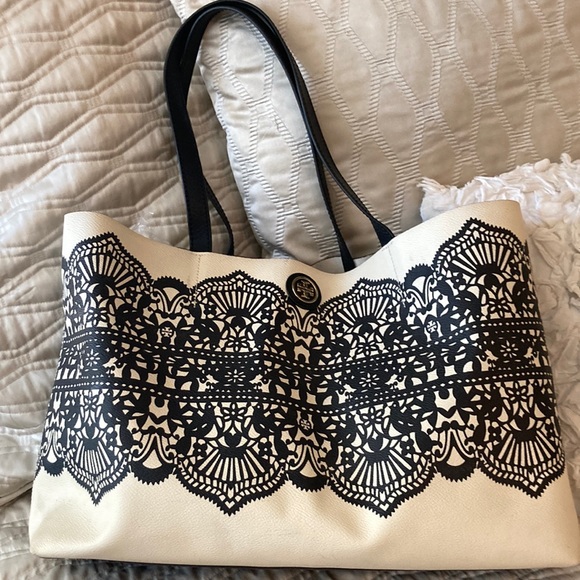 Tory Burch tote- Gorgeous! - Picture 1 of 11